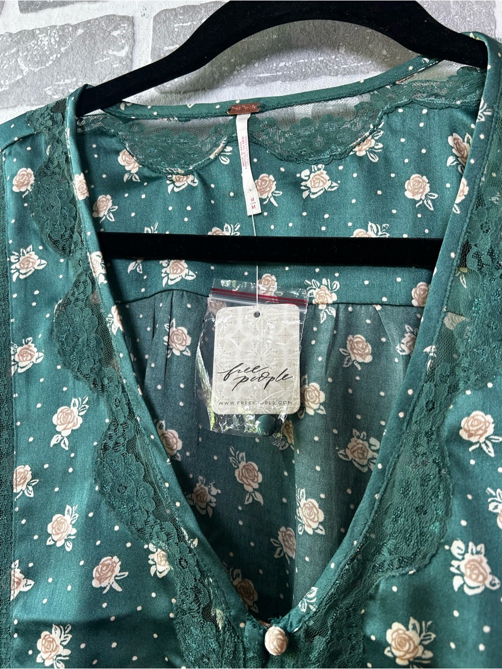 Free People NWT Green Floral Lace Trim Side Tie Blouse Top Med Boho Cottagecore - Picture 4 of 7